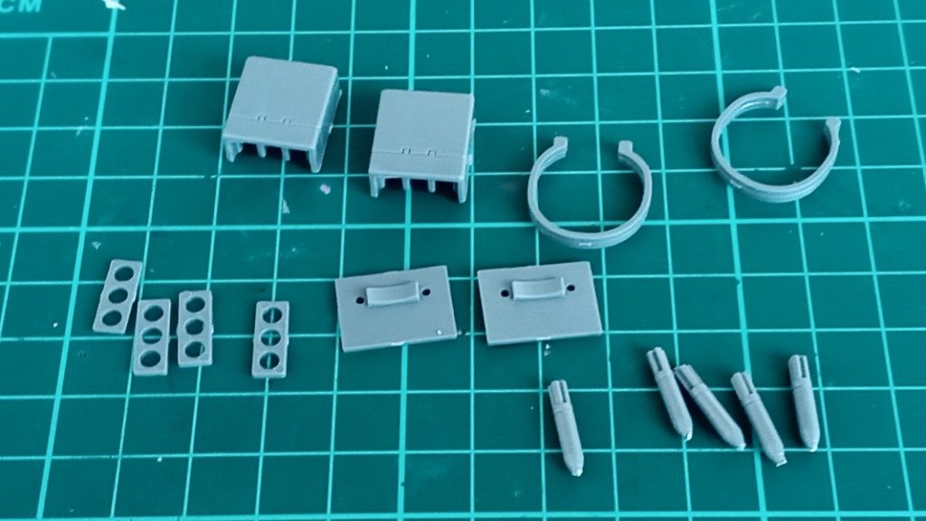 子供の頃は買わなかったのですが大人になった今は絶対に欲しい武器セット。残った武器は次回、何かに使います。