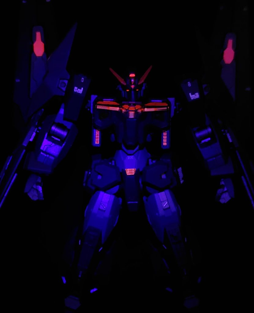 一部発光塗料で塗装。