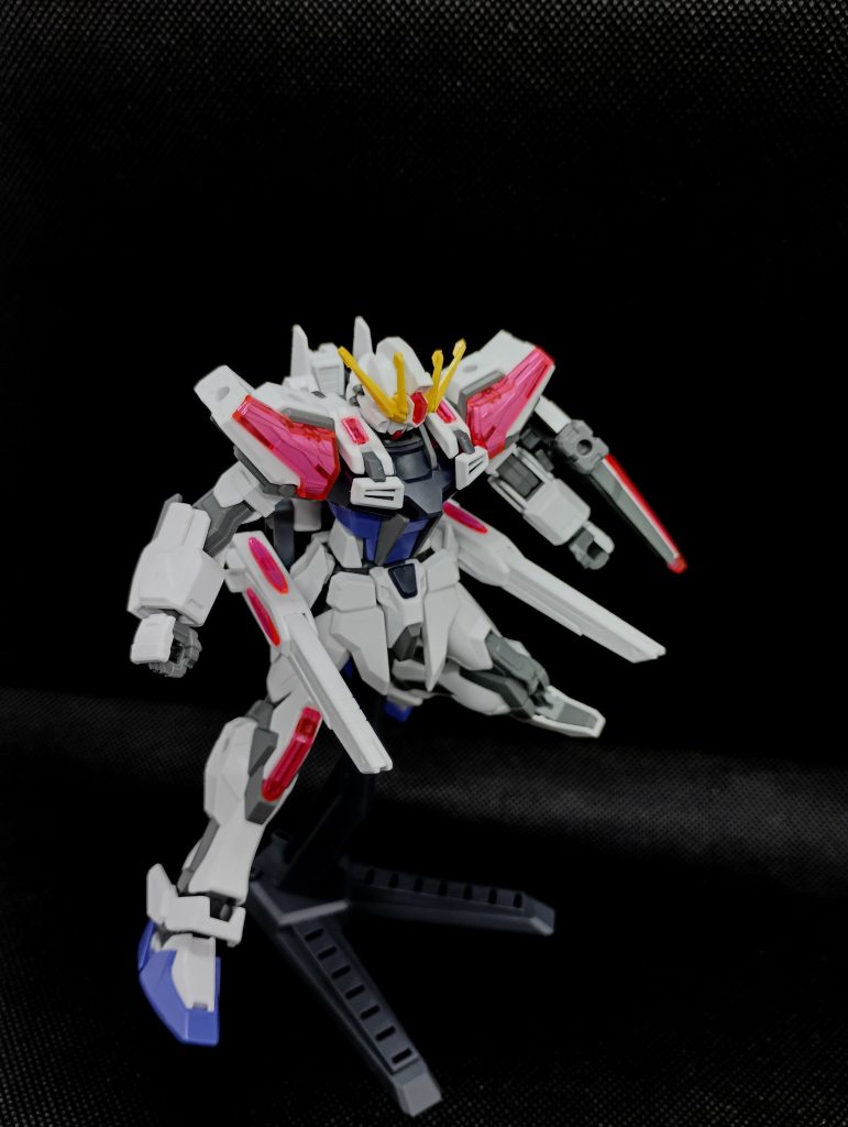 普通のビルドストライクを持ってないのでエクシードギャラクシーに装備エフェクトは派手ですけど本体は割とこじんまりとしていてシンプルですね