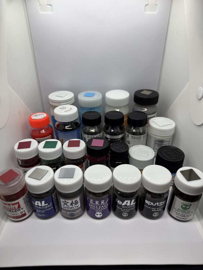 作品名：調色が苦手なので塗料を買い集めてみました<p>１年ぶりの投稿になります。 過去の投稿にも記載していますが、私は調色が苦手です。 それならば塗料を買い集めてみようと思いました。 一般的に購入できるラッカー塗料はほぼ購入したかと思います。 この１年は模活として、塗料のサ [&hellip;]</p>

