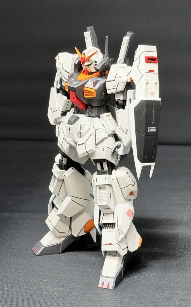 「MK-Ⅱにバーザムの脚ってかっこよさそう…」と思ってやってみたら「…良いじゃん」と。のちのちに、バーザム改という、本機と逆をやっているやつを知るんですけどね。（バーザム改、カコエエ）