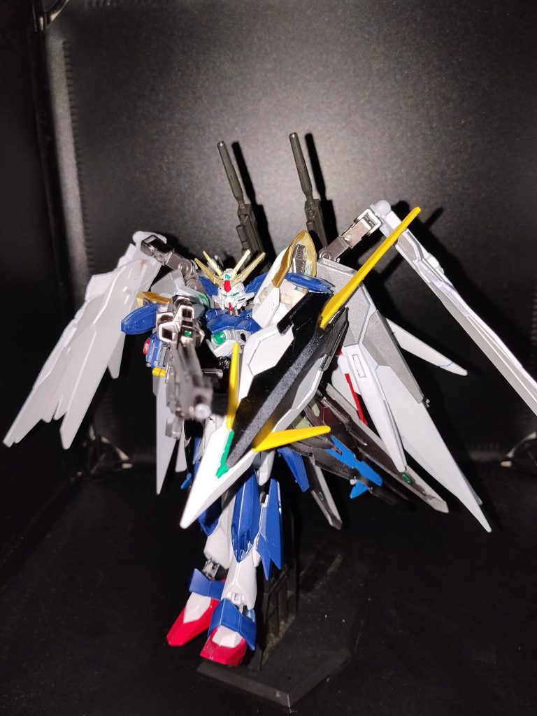 バスターライフルカスタムとシールドを構えて