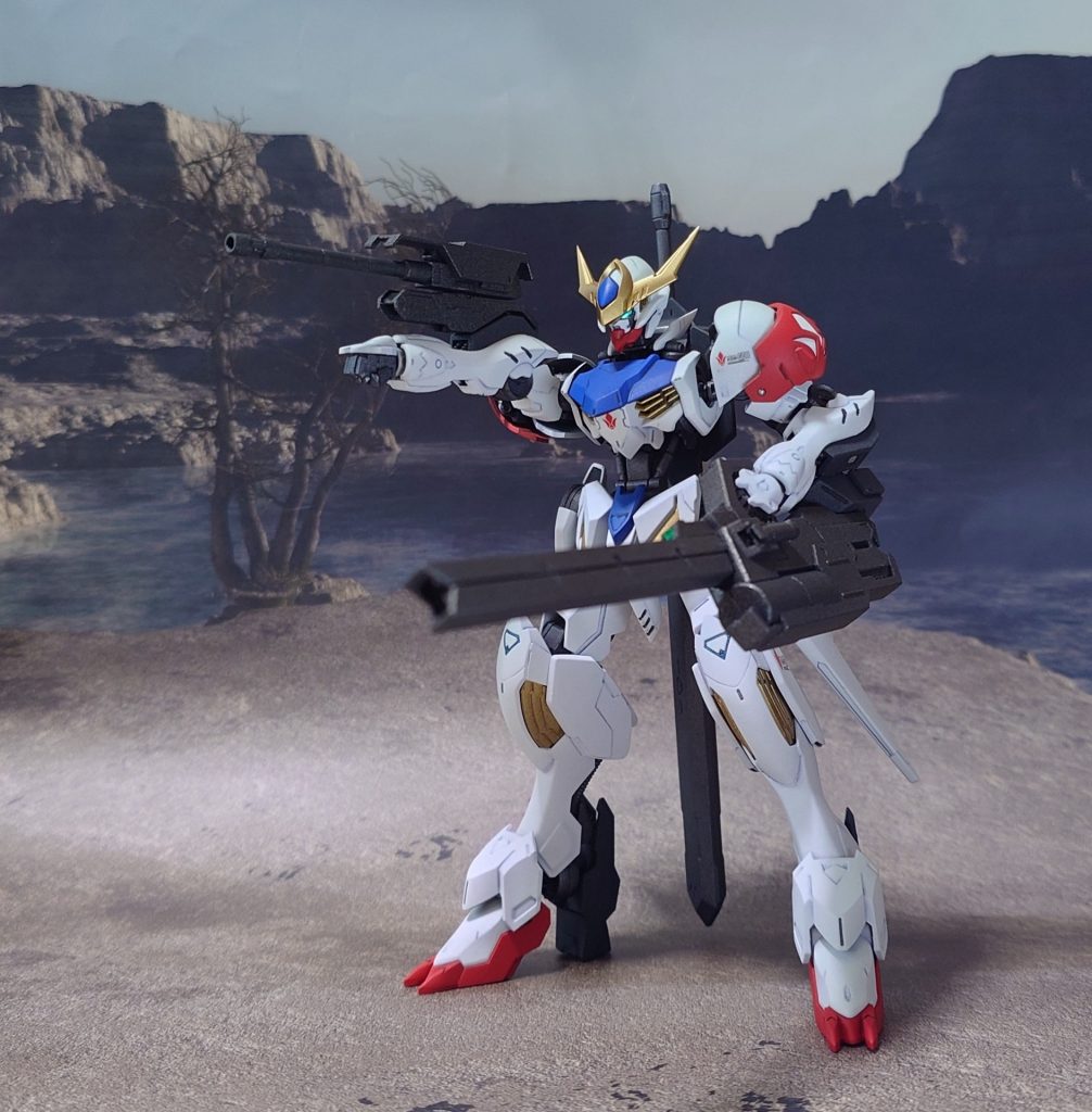 腕部200mm砲、大型レールガンで射撃戦。