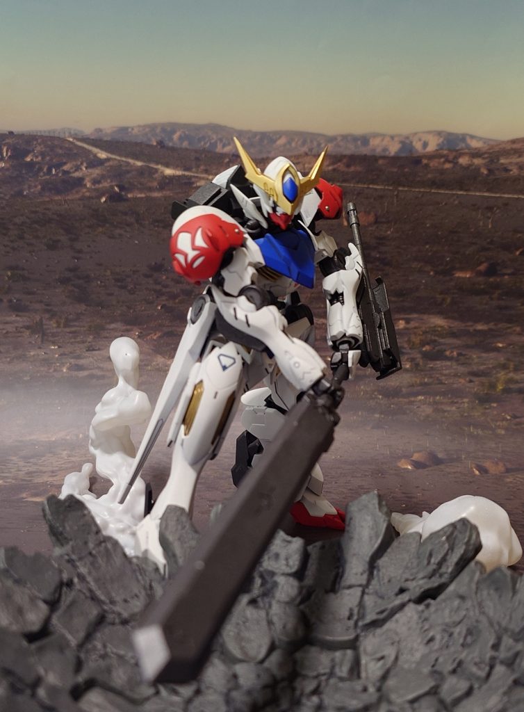 “鉄華団の悪魔。常に最前線で戦う三日月さんに、敵が付けた二つ名だ”