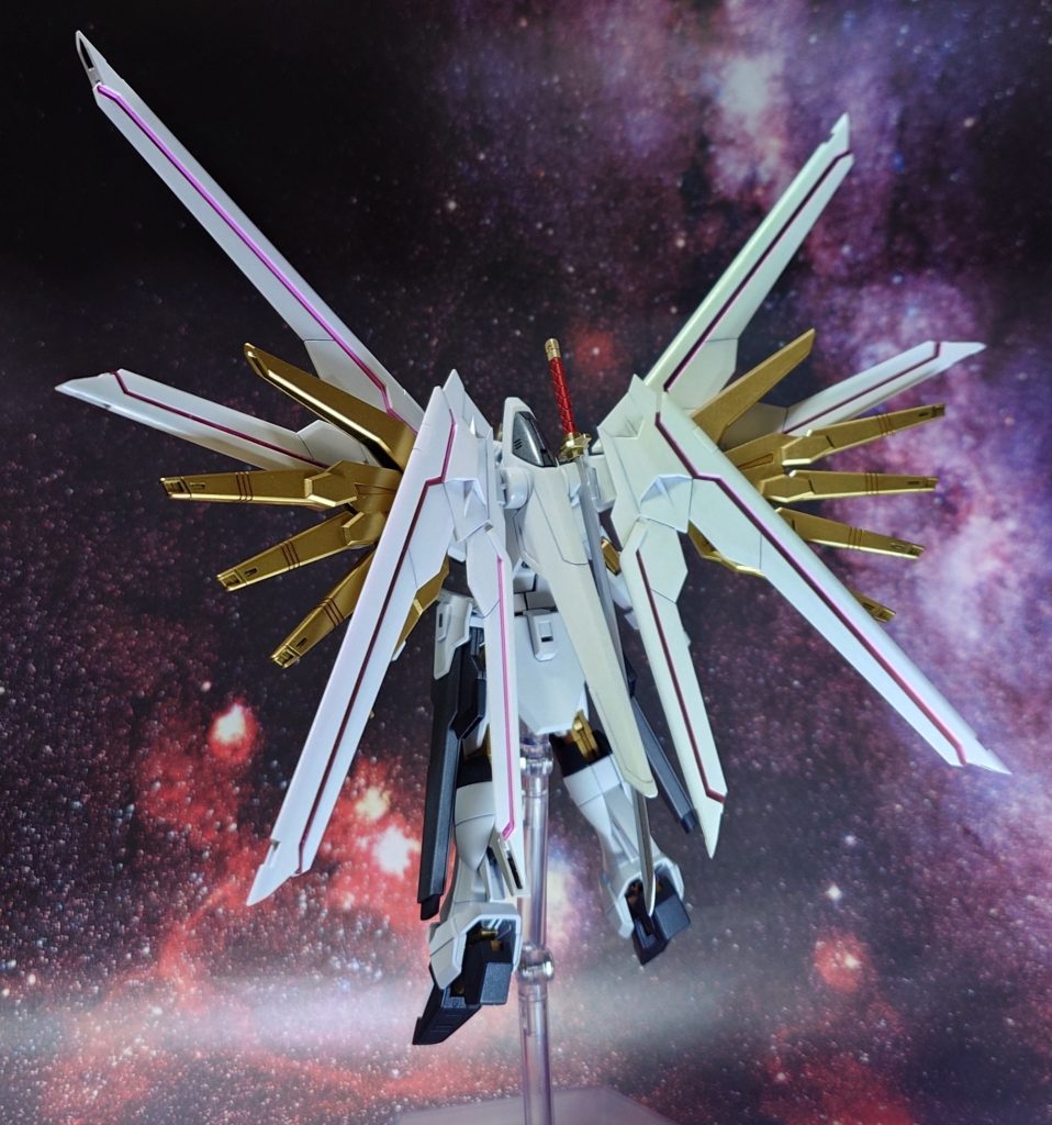 爆煙の中から現れたのは…