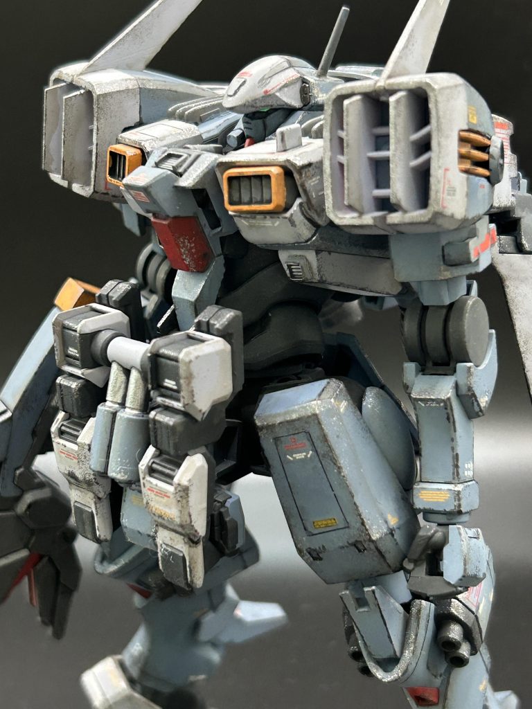 目はシールです　シールは良く光ります！　一周回ってシールです！！