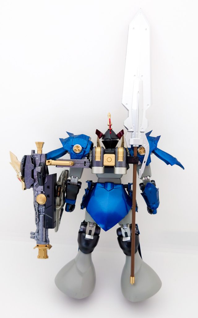 背面には、武器の大砲や大槍を装備させています。