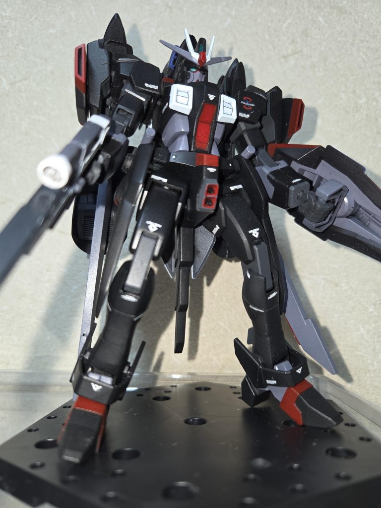 ガイアガンダムの機能強化型という形でケルベロスバクゥハウンドとミキシングして製作しました。