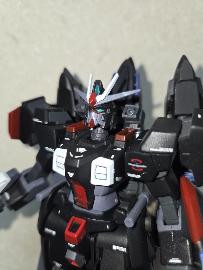 ・頭部CIWS、肩部機関砲MA形態の頭部が変更となり機関砲が無くなったため、肩部に機関砲を追加しました。両形態で使用できるようになっています。