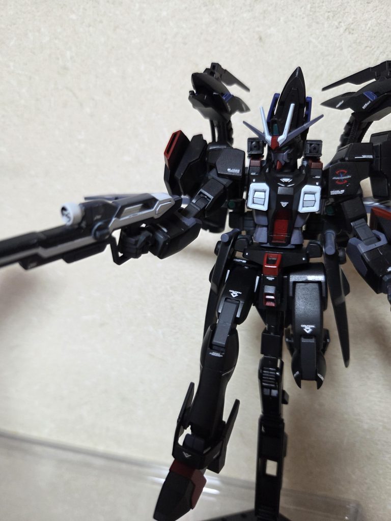 ・高エネルギービームライフル原型機と同型のビームライフル。機体に併せてカラーリングが変更されています。