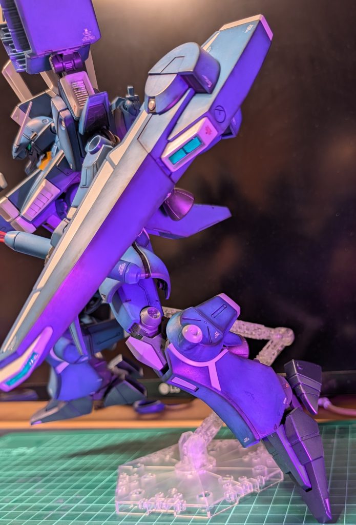 センサーは蛍光塗料で塗装。