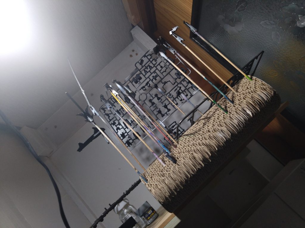 ランナー塗装してます。すっごい楽ですね……！