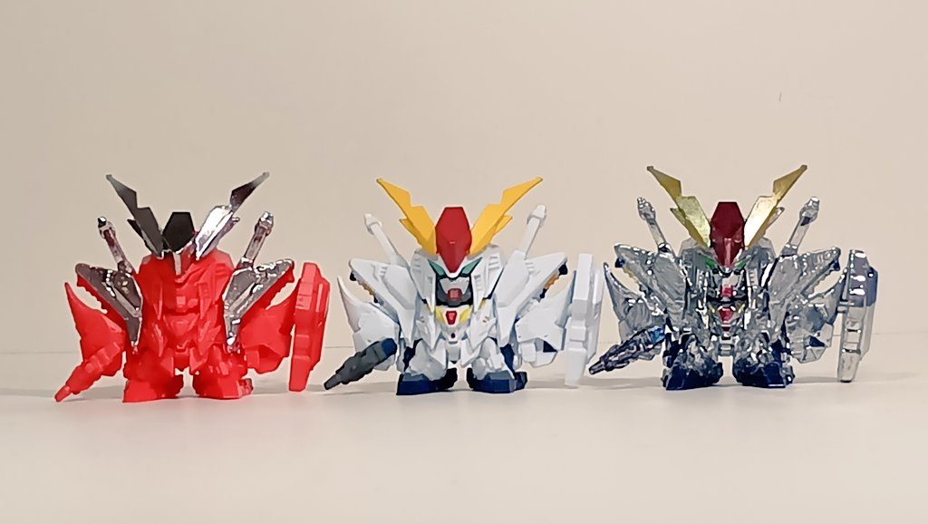 フルカラー版と一部塗装したものと並べて