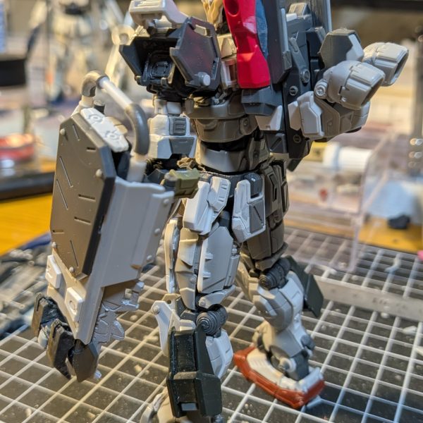 すべての造形がやっと終わったので、とりあえずいったん組立てて全体像の確認しました。（5枚目）