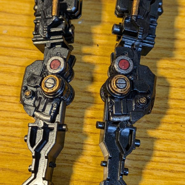 メカメカしたところはメタリック系のカラーでチマチマ塗り分けるのが楽しすぎます🤤これ共感してもらえる人多いのでは無いでしょうか😊🤔（3枚目）