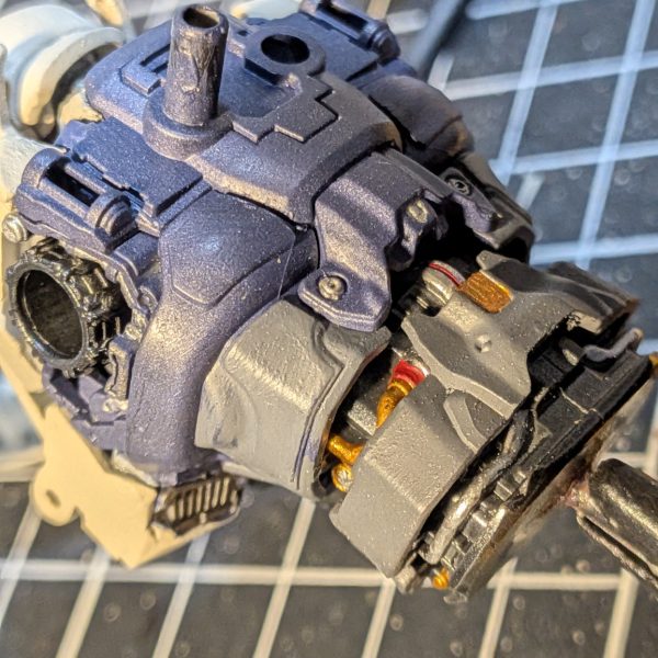 メカメカしたところはメタリック系のカラーでチマチマ塗り分けるのが楽しすぎます🤤これ共感してもらえる人多いのでは無いでしょうか😊🤔（2枚目）