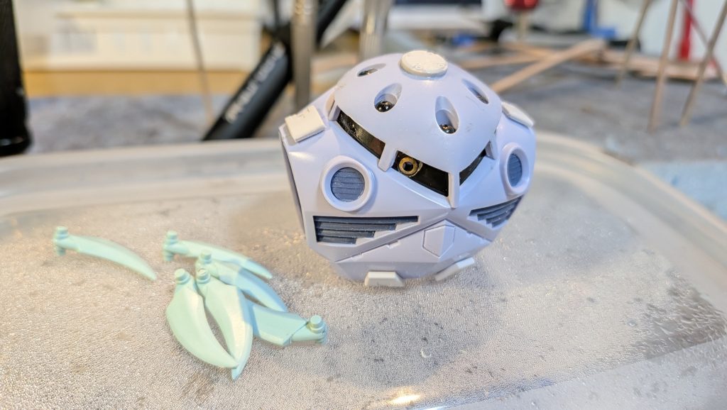 実は量産型を、わざわざ赤に塗ってシャアズゴにしました🤣