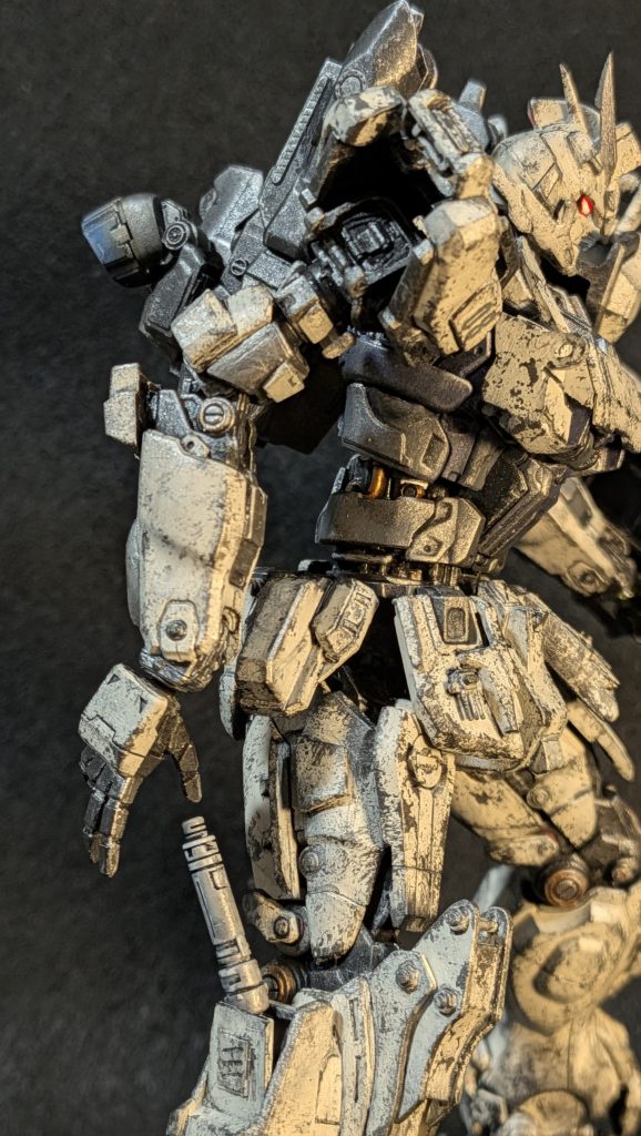 抜刀と、フレームの内部メカチラ見え(gundam-kao7)