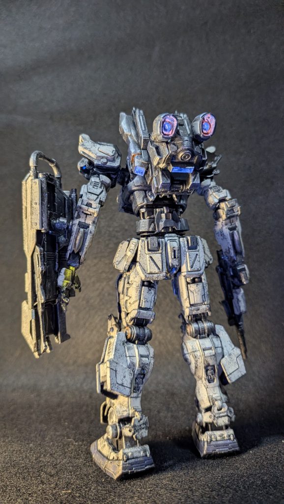 蛍光塗料でキレイ(gundam-kao4)