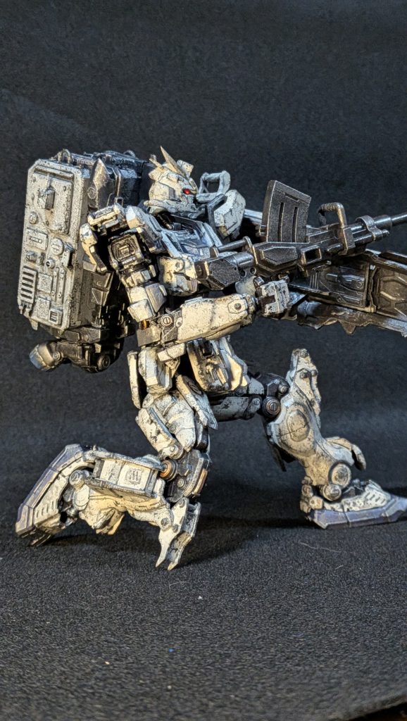 こだわりポイントは、膝アーマーがクルっと動いて、輝き撃ちの時に地面に刺さって安定するようになるギミック(gandam-hand2)特典映像『3次元との戦い』で再現されてました😊blu-rayか何か買った時に入ってる映像。