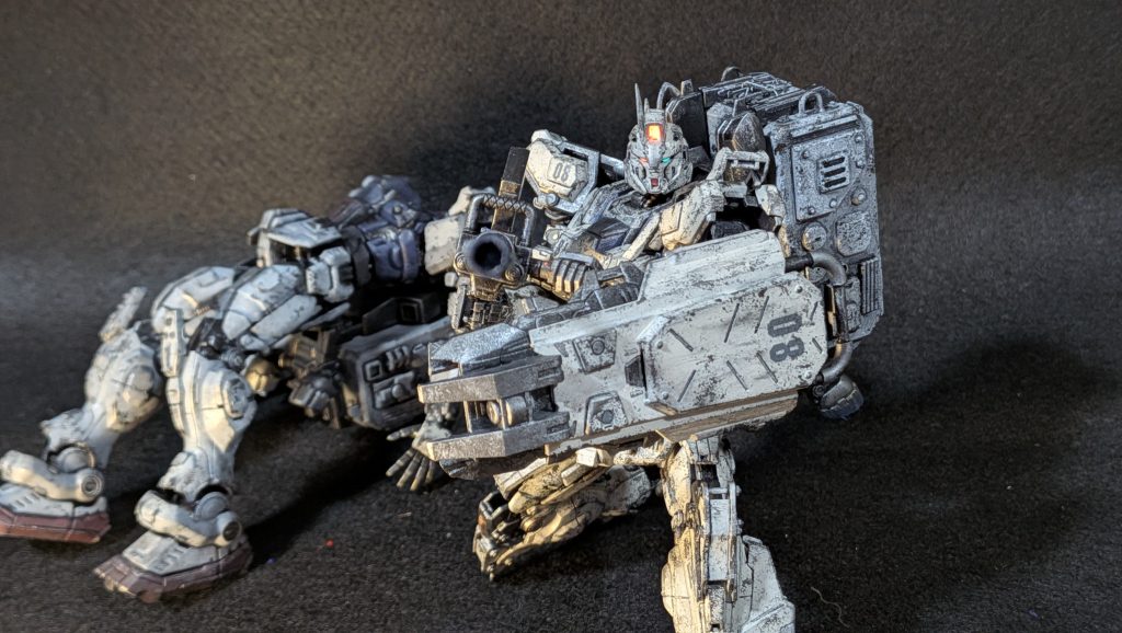 特典映像『3次元との戦い』の時にカレンが操縦する陸ガンが狙撃されて、シローがとっさにライフルを陸ガンから拝借し狙い撃つシーンの再現😊