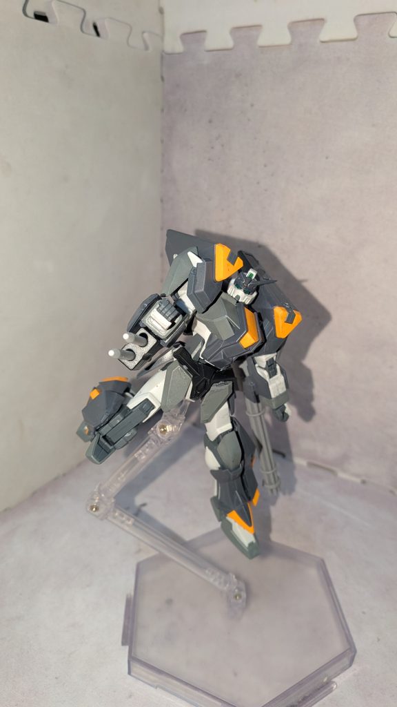 ランサーダート壊通常のランサーダートの弾頭部分を改良して貫徹力とロケットエンジンを強化した結果、脱法ダインスレイヴとも言える威力と化した本機の切り札。なお、弾頭の加速にロケットエンジンを用いる関係上、加速の為の充分な飛距離を確保できないと威力が激減するという欠点を持つ。とはいえ、それ以外にはこれといったデメリットもなくダインスレイヴ級の戦略兵器を戦闘中2発まで、しかもミラージュコロイドとのコンボで使用できる凶悪さは最早言うまでもない。