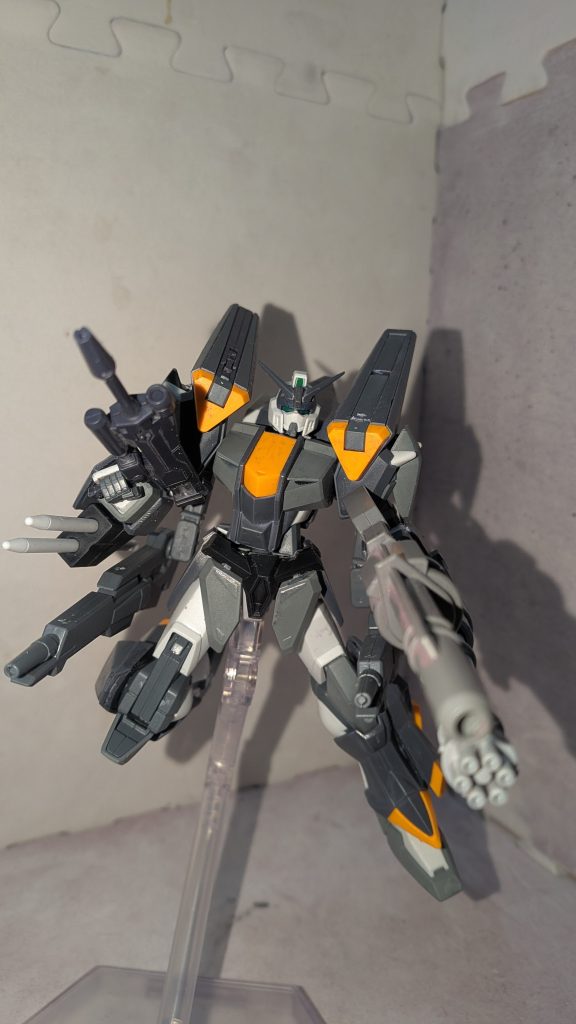 おまけ蛇足かもですが、背中側にドラグーン兼用のビーム砲つけました。