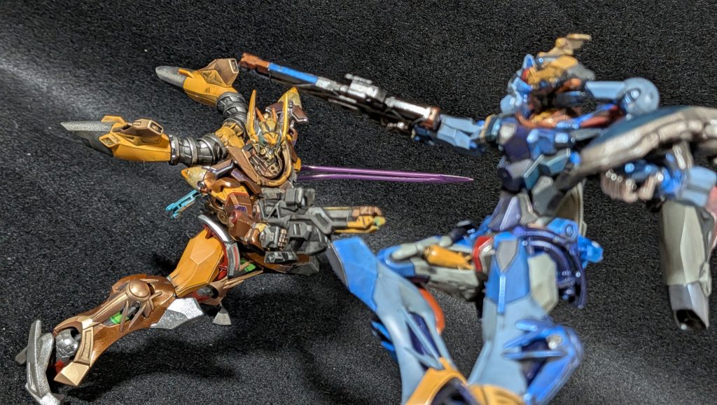 青ジークアクスと黄ジフレドの闘い–9枚目/制作者：Mio ガンプラ会