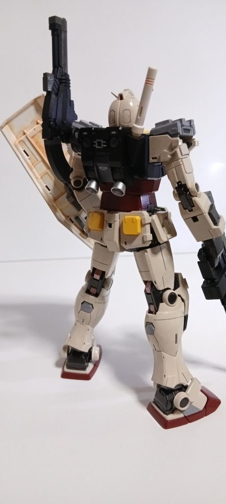 カラーリングもミリタリー寄りにしてみたんですが、あんまりキツくならない程度の砂漠戦仕様っぽくしてみました❇️本体は筆塗りで武器のブラック部は缶スプレーで塗装しました。&nbsp;