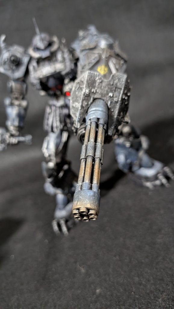 あとはバルカン砲身の焼け表現。タミヤのウェザリングマスターを使用して粉を擦り付けてます。青とオレンジの2色使いました。