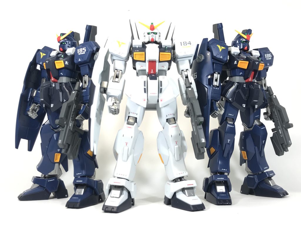 ヘイズル余剰パーツの利用によりコストを抑えつつ、量産機としてのデータ収集用に少数生産された機体という脳内設定です💦。カラーは試作型と実戦配備型にしてみました。