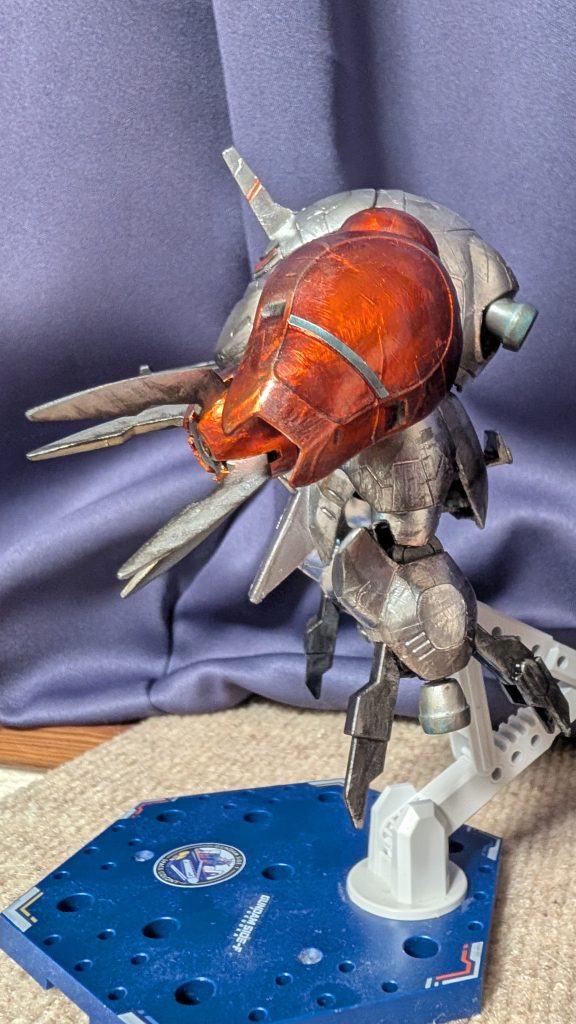 シールド、クロー部分はアルミテープを貼った上からクリアオレンジを塗りました 今回はガンダムマーカーは無しですエアブラシ無いので塗装部は筆で