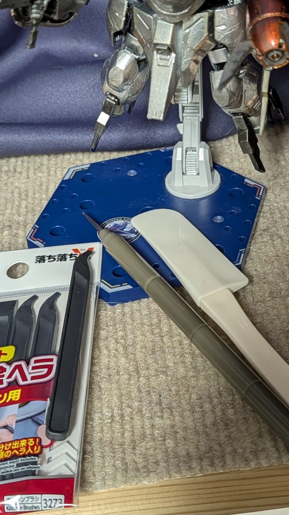 貼り付けは100均のこれらを使ってネイルのドットペンが貼った後のモールドのなぞりにものすごく使えました