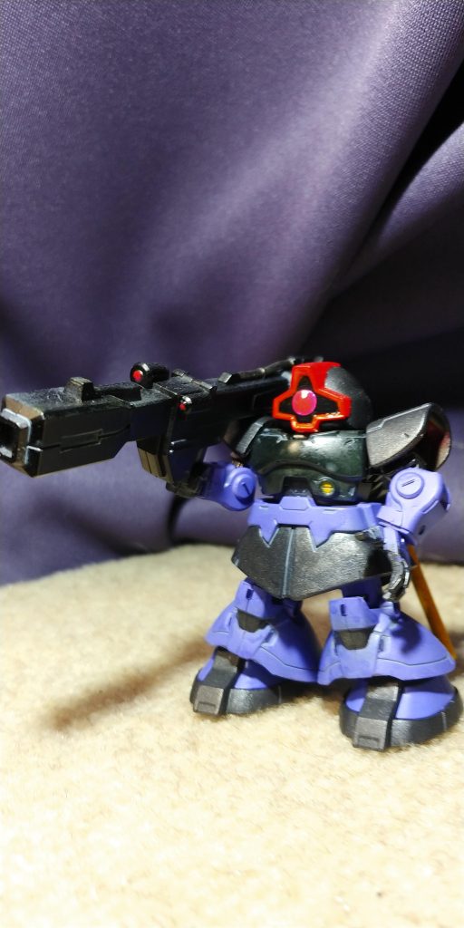 誰も見てないでしょうけどリックドムは実際はこんな色写真撮るとだいぶ青く写るみたい💧これでもちょっと青いけど、何とか調整してほぼ実際のカラーが写せましたので、1枚追加