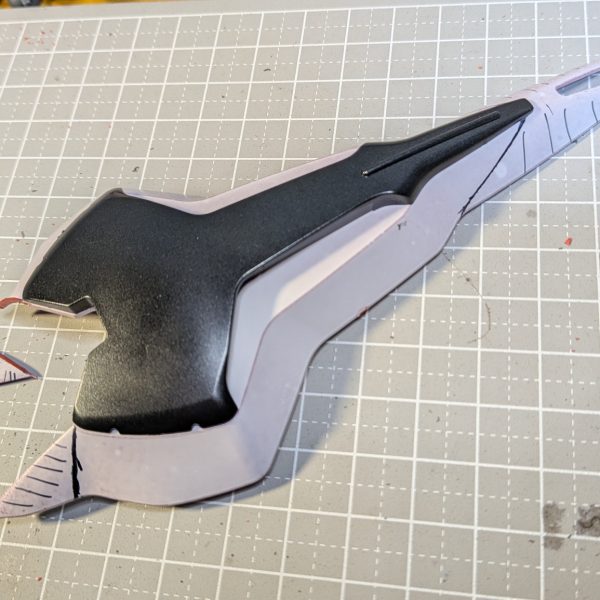 次の制作に着手。お次はサザビーを刻み始めました🤣（2枚目）