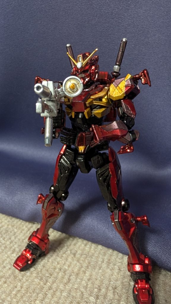 ビームライフルは当然剣型ではないので、装甲声刃の音撃モードとして使いたいなら、スコープ部マイク及びスピーカーって事で😁とは言っても所詮、装甲響鬼風カラーのガンダムですので実際は普通にビームライフルですけどね