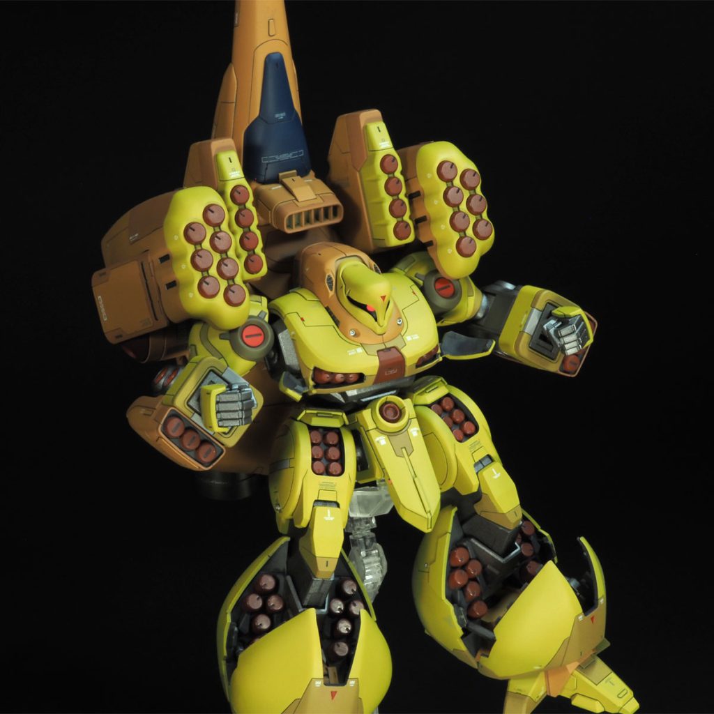 ミサイルハッチをすべて開いた射撃体勢。