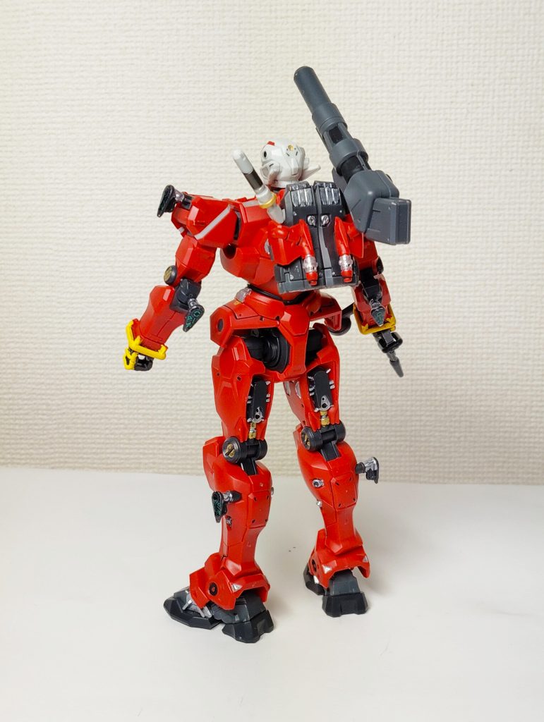 アポジモーターっぽいパーツが組付けるとき下から生える。シルバーに塗ってアクセントに。