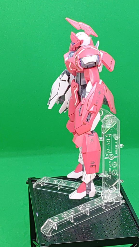 使用した主な塗料はクレオス社のもので・赤：あずき色50%＋白50%（蛍光ピンクも少し入れたけどたぶん不要）・白：MSホワイト・灰：MSグレージオン系初代ジャスティスの色に見えますかねえ？