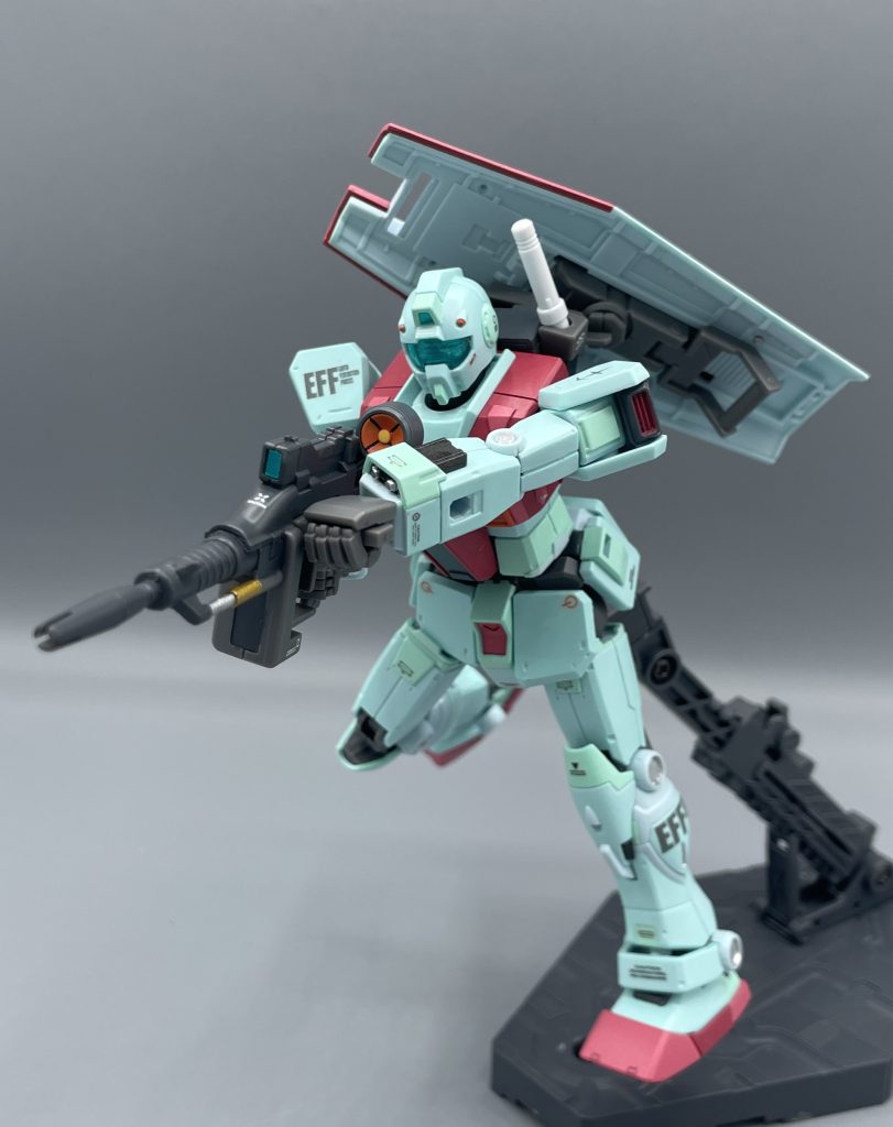 【前期型】ビームライフル　ガンダムも装備していた前期型ビームライフルを、オリジン・ジムは装備することが出来ます。　ジムがビームライフルを使えるか問題は、１ｓｔの頃からの話題ですよね。ジャブローでシャアに貫かれたジムが最初はビームライフルを持っているもんだから、モデラ―の中でも意見が分かれますね🤔