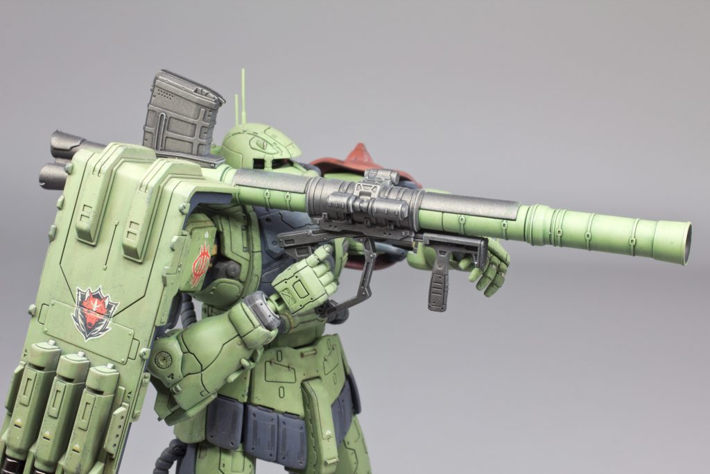 マシンガンでもバズーカでも構えたその姿は実に様になります！