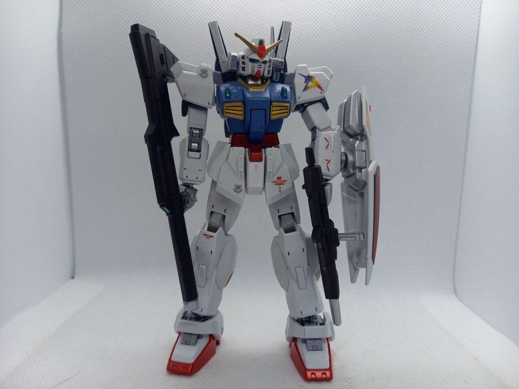 こちらはアムロ搭乗カラーをイメージしたものです。こちらの完成は2025年の1月です。