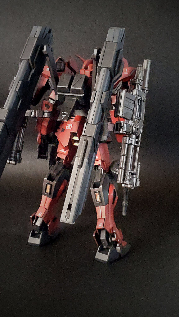 後ろからだとこんな感じです。よく自立できるギリギリを保てたなと思います。