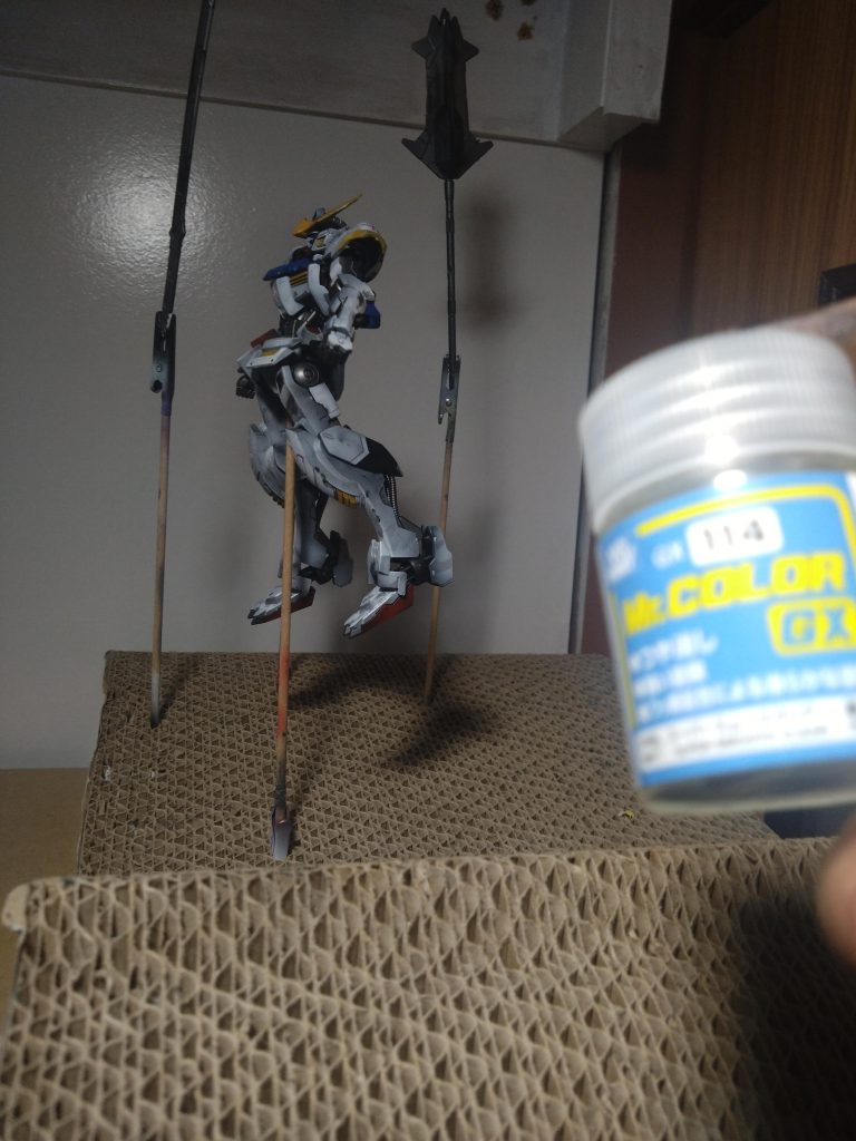 いつもどおりGXつや消しで仕上げです！楽しいキットでした！リビングにいつのか分からないHGバルバトスルプスがありますが、それも塗装してみようかな……