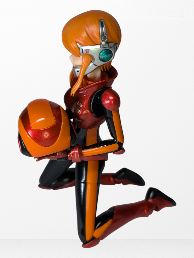 ヘルメットもけっこう目立つ合わせ目があったので顔の後ハメ加工をしてから消しときました。スーツのオレンジのとこも段差みたいなのが気になってきてフラットになるように加工しました。