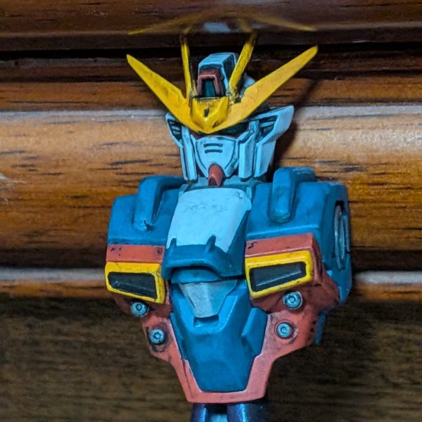 ガンダムエックスは現在本体部分塗装していってます。サテライトキャノンのリフレクターは爪楊枝の先を優しく擦ってディテールを浮かび上がらせています。03/09本体のウォッシング開始→本体ウォッシング完了→各パーツチッピング（5枚目）