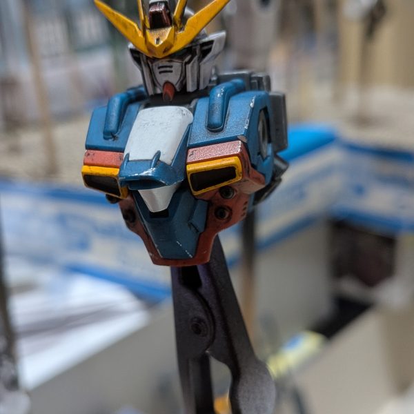 ガンダムエックスは現在本体部分塗装していってます。サテライトキャノンのリフレクターは爪楊枝の先を優しく擦ってディテールを浮かび上がらせています。03/09本体のウォッシング開始→本体ウォッシング完了→各パーツチッピング（6枚目）