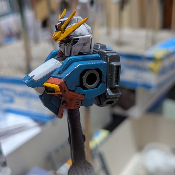 ガンダムエックスは現在本体部分塗装していってます。サテライトキャノンのリフレクターは爪楊枝の先を優しく擦ってディテールを浮かび上がらせています。03/09本体のウォッシング開始→本体ウォッシング完了→各パーツチッピング（7枚目）