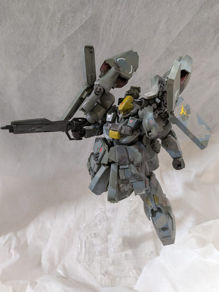 ネオジオンが存続しメッサーを量産し、その高級機としてのヤクトメッサーとなります。