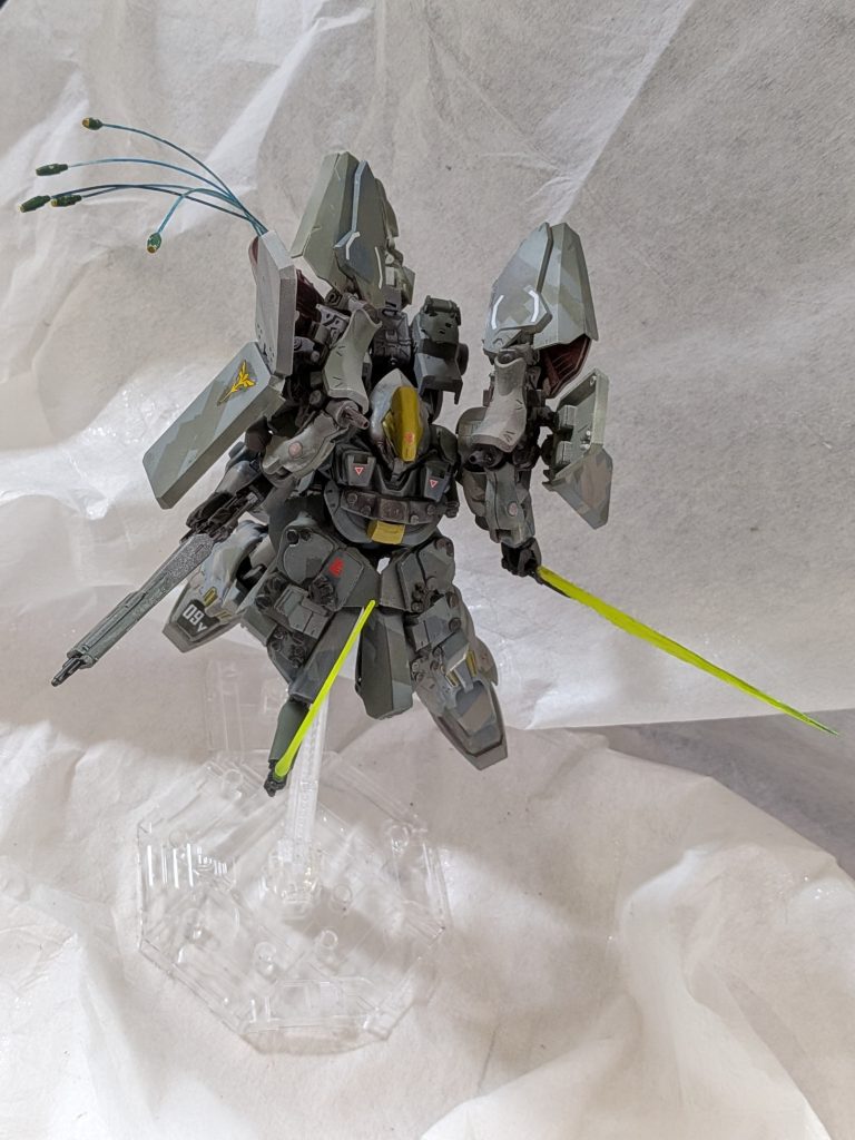 装備フル展開するとこのようになります。ジオやペーネロペーなどをイメージし、それがメッサーに組み合わせたという形です。